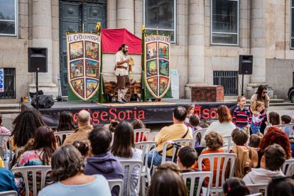 La obra fue seguida atentamente por multitud de niños