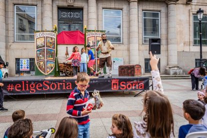 La obra fue seguida atentamente por multitud de niños