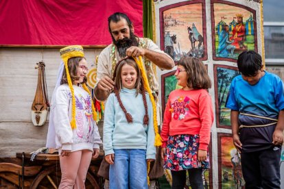 La obra fue seguida atentamente por multitud de niños