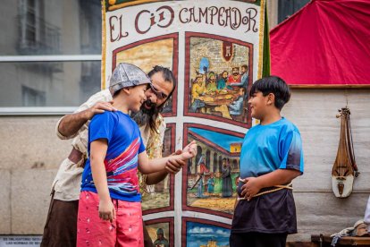 La obra fue seguida atentamente por multitud de niños