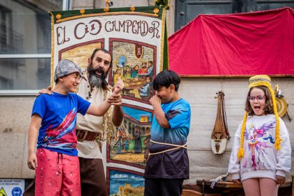 La obra fue seguida atentamente por multitud de niños