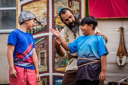 La obra fue seguida atentamente por multitud de niños