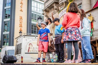 La obra fue seguida atentamente por multitud de niños