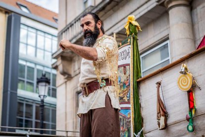 La obra fue seguida atentamente por multitud de niños