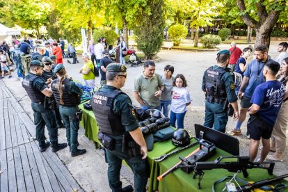 Los asistentes conocieron de primera mano el trabajo de la Benemerita