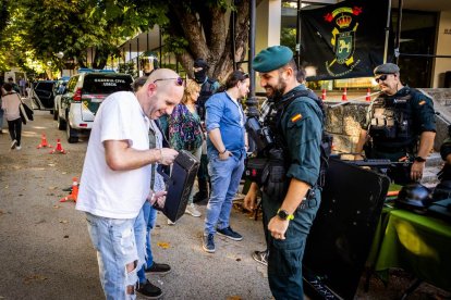 Los asistentes conocieron de primera mano el trabajo de la Benemerita