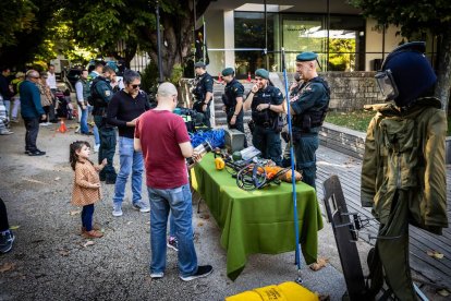 Los asistentes conocieron de primera mano el trabajo de la Benemerita