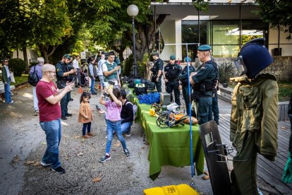 Los asistentes conocieron de primera mano el trabajo de la Benemerita
