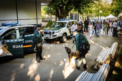 Los asistentes conocieron de primera mano el trabajo de la Benemerita