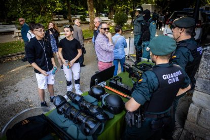 Los asistentes conocieron de primera mano el trabajo de la Benemerita