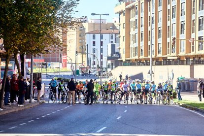 Ciclismo durante toda la mañana en la Avenida Constitución