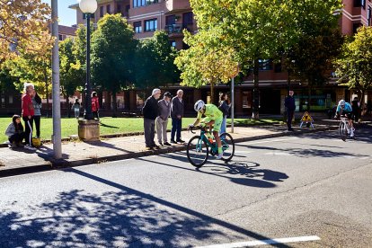 Ciclismo durante toda la mañana en la Avenida Constitución