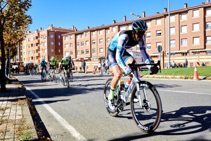 Ciclismo durante toda la mañana en la Avenida Constitución