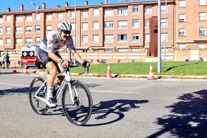 Ciclismo durante toda la mañana en la Avenida Constitución