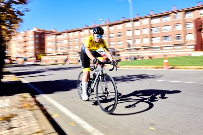 Ciclismo durante toda la mañana en la Avenida Constitución