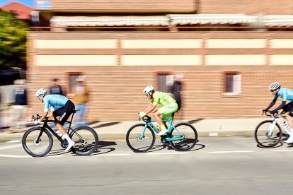 Ciclismo durante toda la mañana en la Avenida Constitución