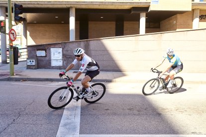 Ciclismo durante toda la mañana en la Avenida Constitución