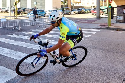 Ciclismo durante toda la mañana en la Avenida Constitución