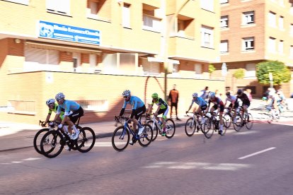 Ciclismo durante toda la mañana en la Avenida Constitución