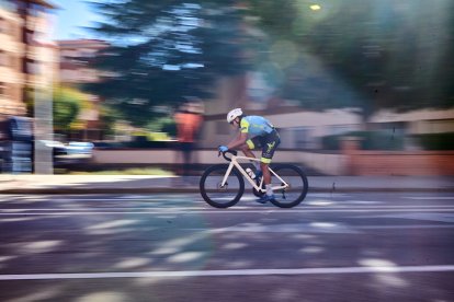 Ciclismo durante toda la mañana en la Avenida Constitución