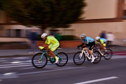 Ciclismo durante toda la mañana en la Avenida Constitución