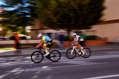 Ciclismo durante toda la mañana en la Avenida Constitución