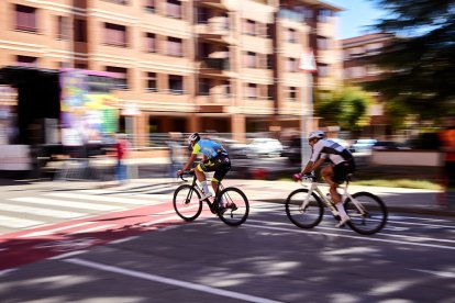 Ciclismo durante toda la mañana en la Avenida Constitución