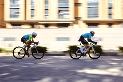 Ciclismo durante toda la mañana en la Avenida Constitución