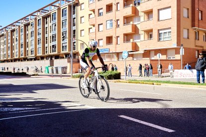 Ciclismo durante toda la mañana en la Avenida Constitución