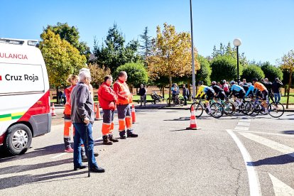 Ciclismo durante toda la mañana en la Avenida Constitución