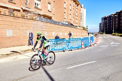 Ciclismo durante toda la mañana en la Avenida Constitución