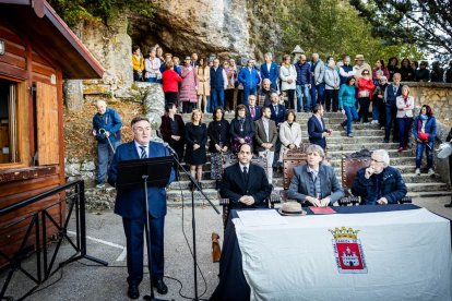 El acto se produjo tras la misa en la ermita
