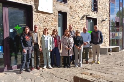 Integrantes del Patronato de Garagüeta, en la casa del parque.