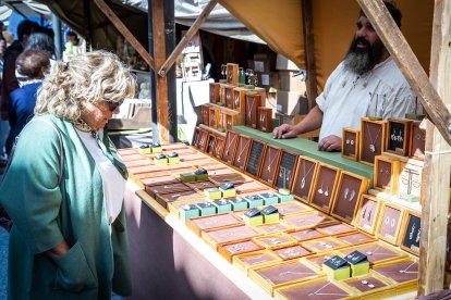 Talleres, demostraciones, teatro de calle y espectáculos animan la ciudad.