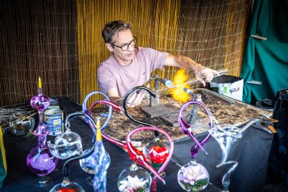 Talleres, demostraciones, teatro de calle y espectáculos animan la ciudad.