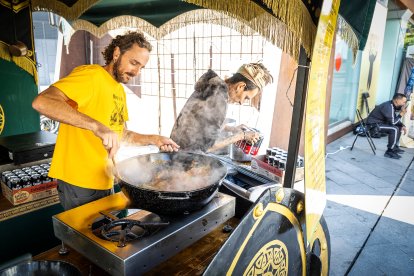 Talleres, demostraciones, teatro de calle y espectáculos animan la ciudad.