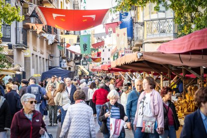 Talleres, demostraciones, teatro de calle y espectáculos animan la ciudad.