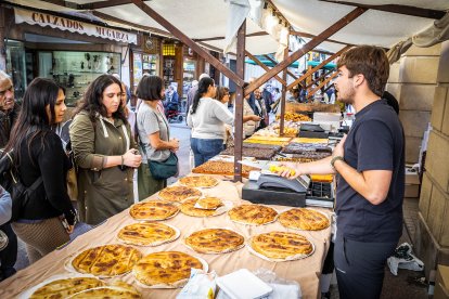 Talleres, demostraciones, teatro de calle y espectáculos animan la ciudad.