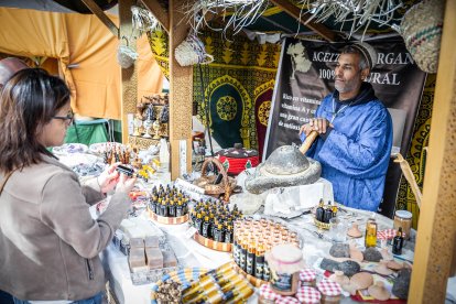 Talleres, demostraciones, teatro de calle y espectáculos animan la ciudad.