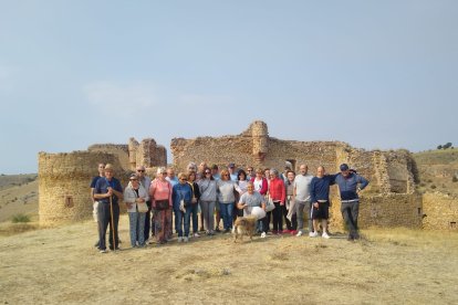 Visitantes al Castillo y promotores de la iniciativa.