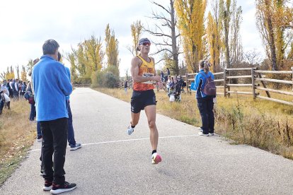 César Giaquinta y Marina Girona ganan la XIV Carrera Verde de la Guardia Civil.