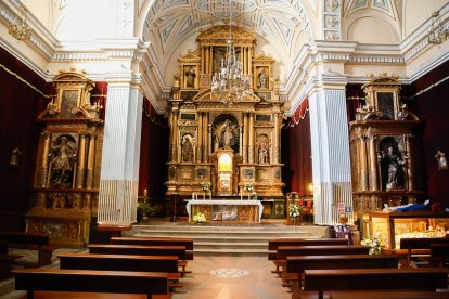 Vista de la iglesia de las concepcionistas de Ágreda y a la derecha, el sepulcro de la Venerable.