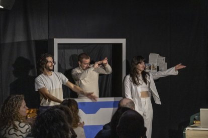 Berlanga sube el telón para indagar sobre la IA