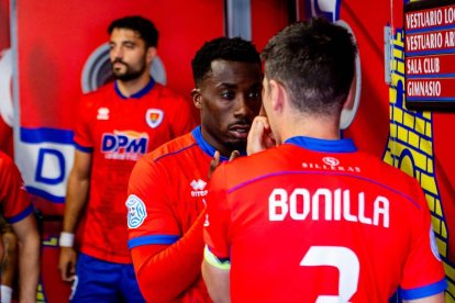 Contundente victoria de los rojillos para coger aire