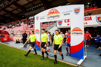 Contundente victoria de los rojillos para coger aire