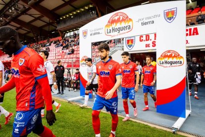 Contundente victoria de los rojillos para coger aire