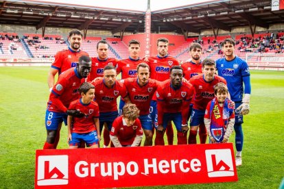 Contundente victoria de los rojillos para coger aire