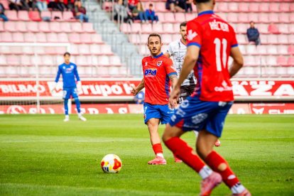 Contundente victoria de los rojillos para coger aire