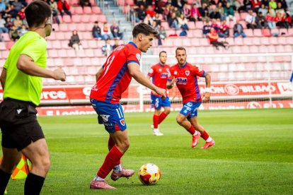 Contundente victoria de los rojillos para coger aire