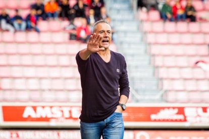 Contundente victoria de los rojillos para coger aire